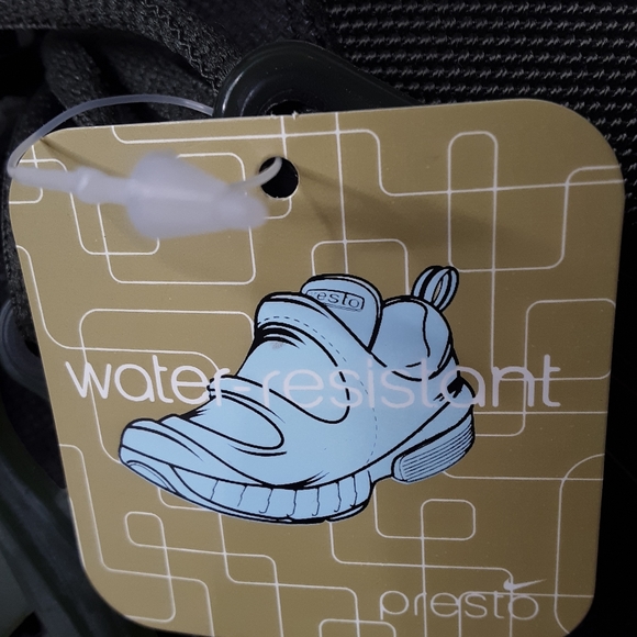 NIKE Presto Roam - NEW - size medium fits 10/11